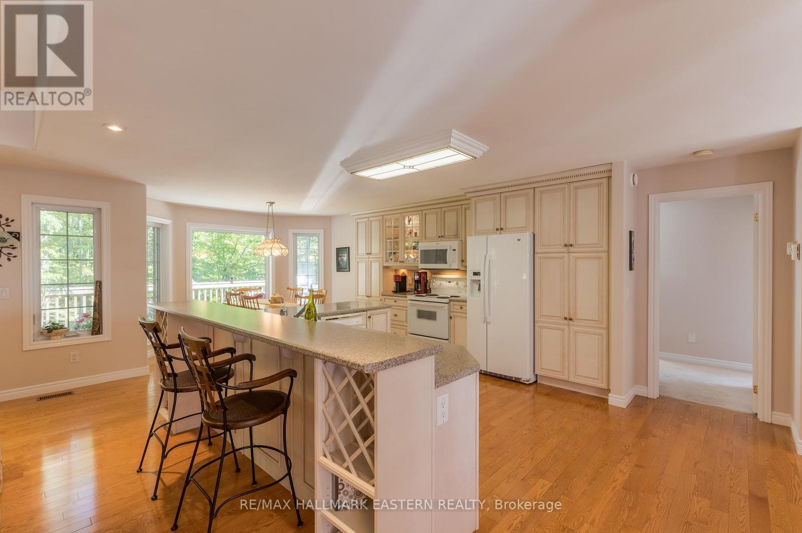 27 Woodland Trail, Kawartha Lakes (Manvers), Ontario  K0L 1A0 - Photo 7 - X12408127