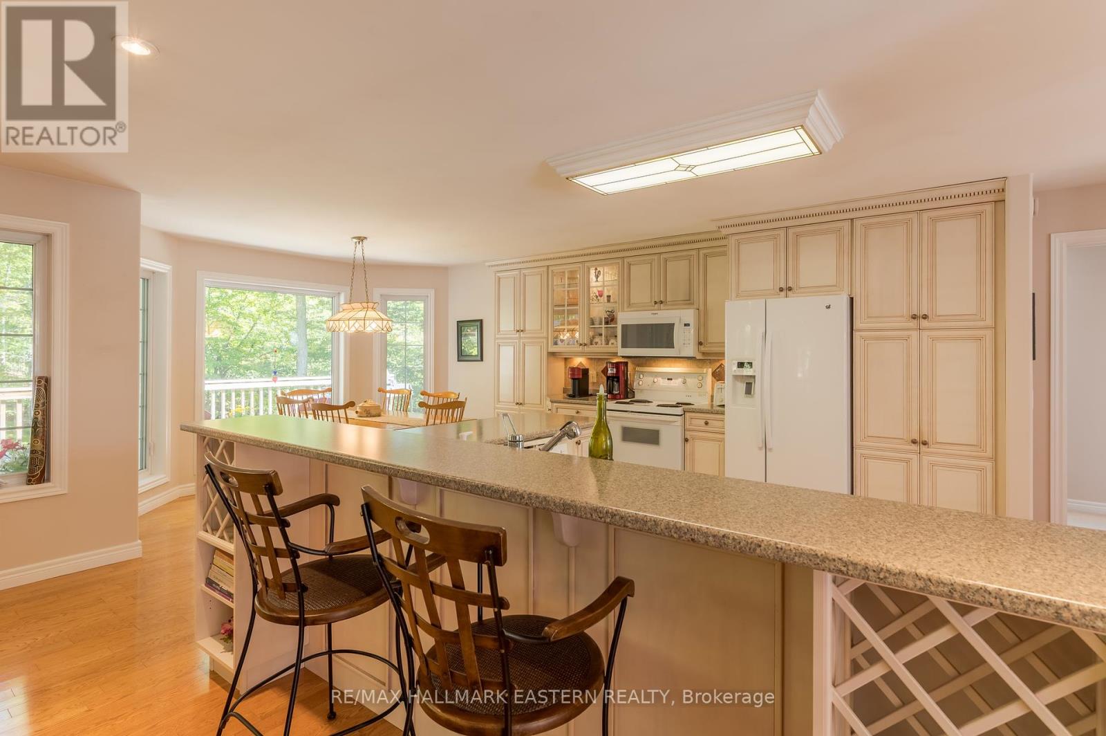 27 Woodland Trail, Kawartha Lakes (Manvers), Ontario  K0L 1A0 - Photo 8 - X12408127