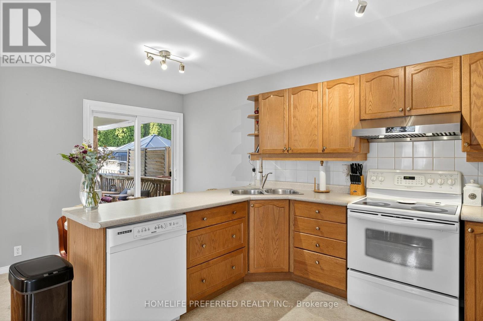 955 Ralphson Crescent, Peterborough (Otonabee Ward 1), Ontario  K9J 8R5 - Photo 14 - X12408495