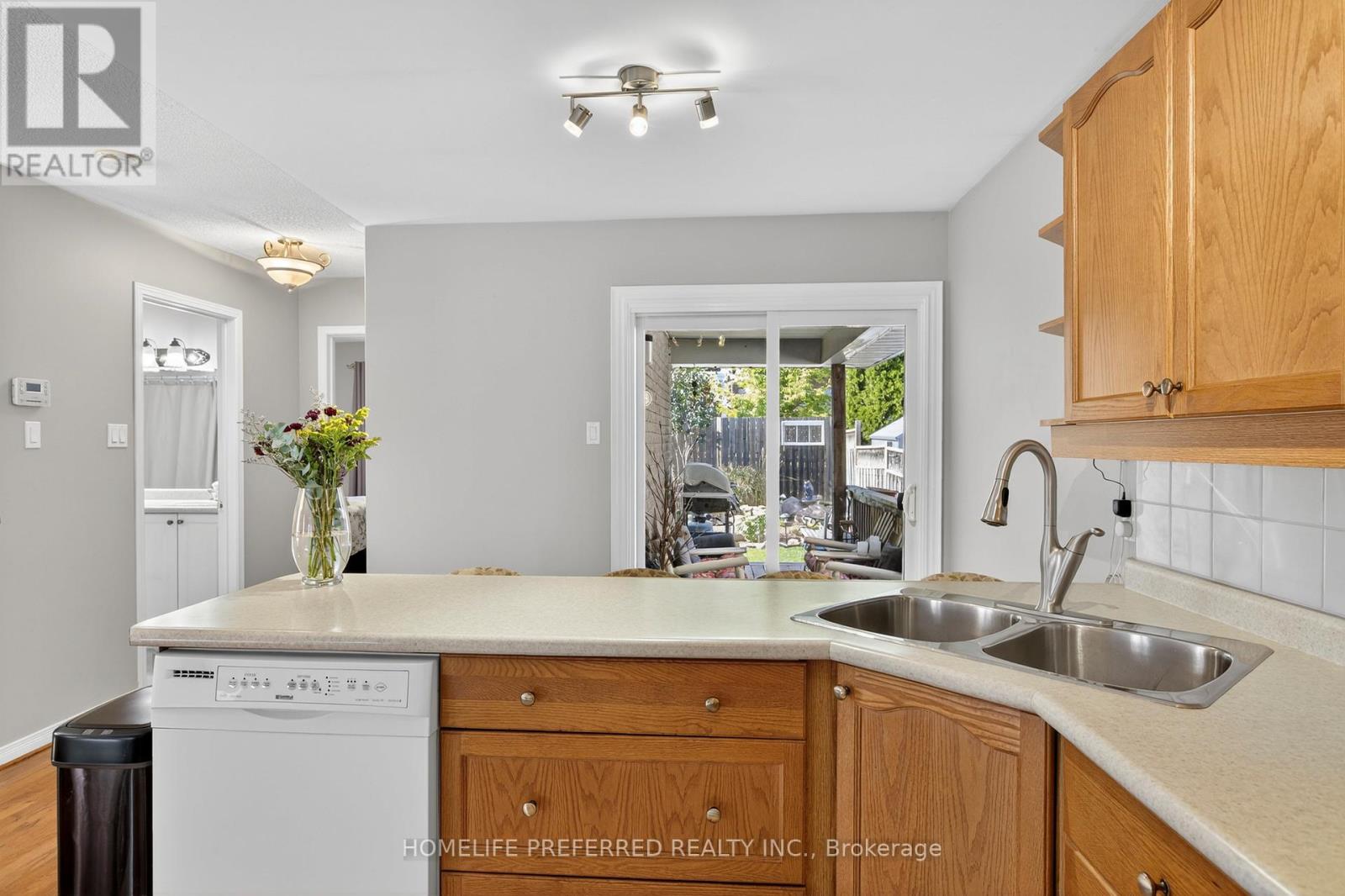 955 Ralphson Crescent, Peterborough (Otonabee Ward 1), Ontario  K9J 8R5 - Photo 15 - X12408495