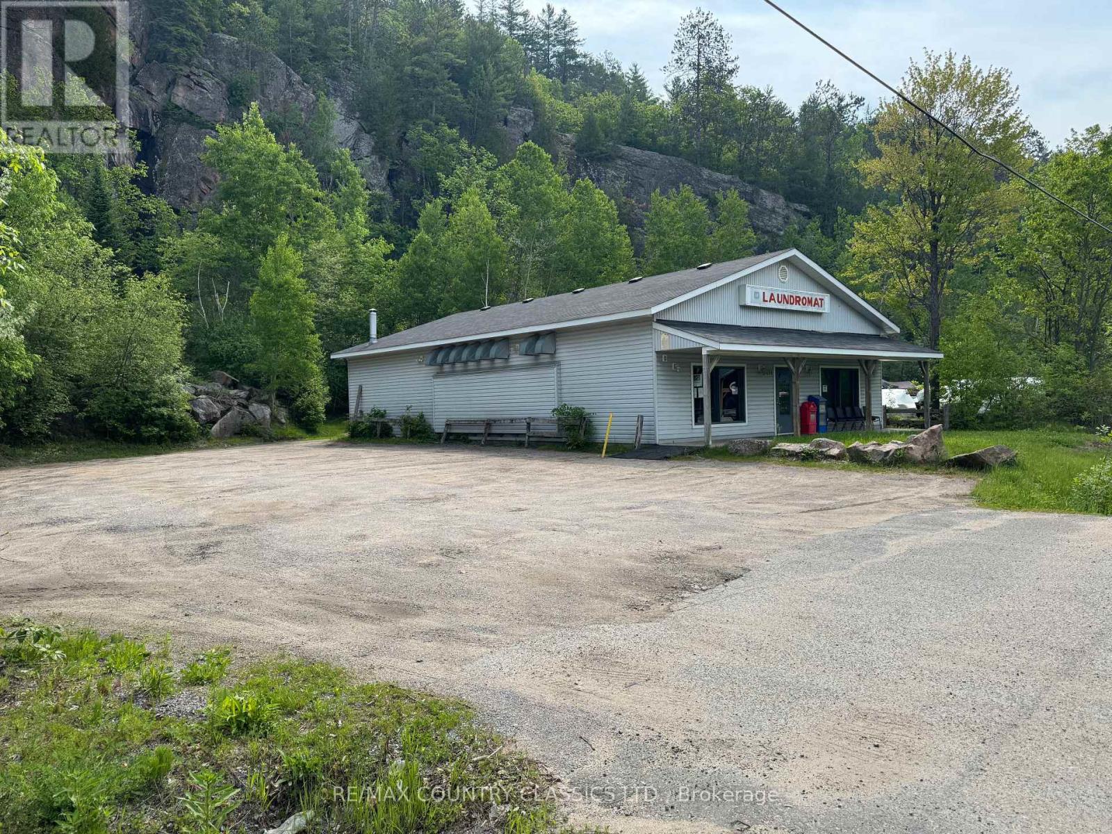 211 Hastings Street N, Bancroft (Bancroft Ward), Ontario  K0L 1C0 - Photo 3 - X12408707