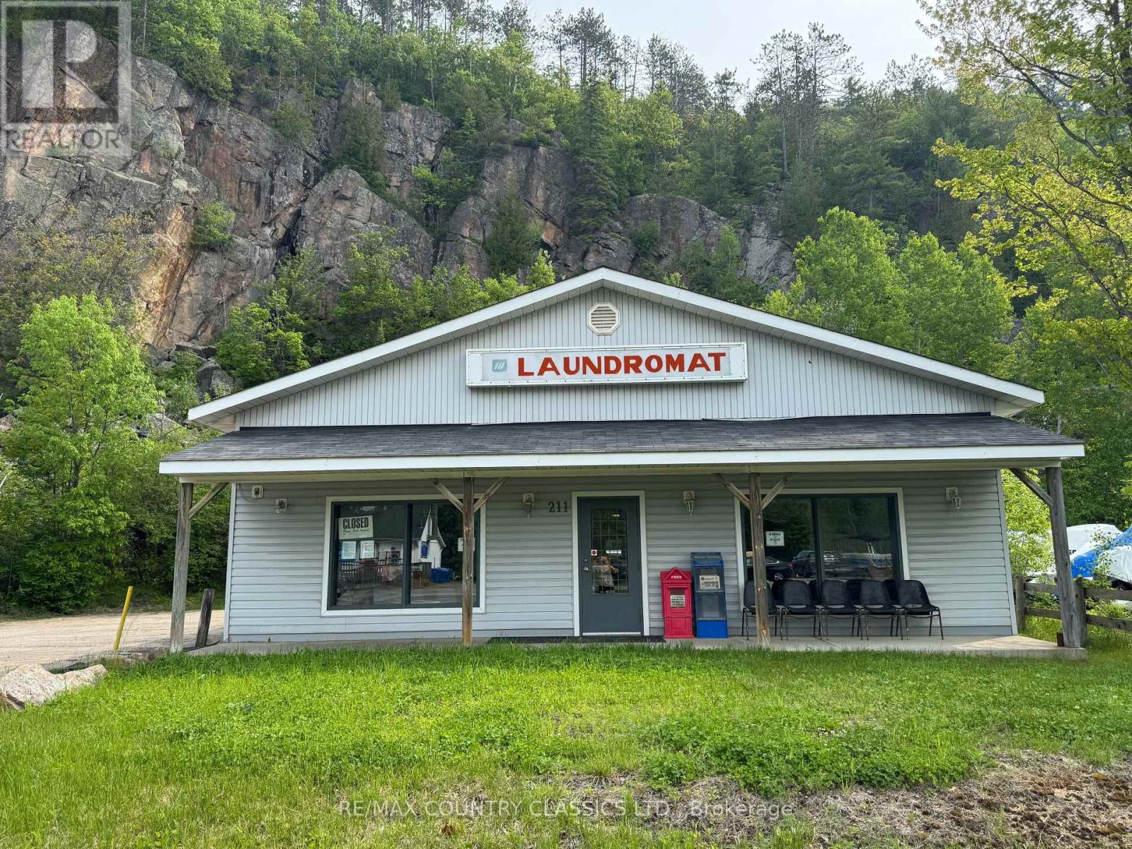211 Hastings Street N, Bancroft (Bancroft Ward), Ontario  K0L 1C0 - Photo 5 - X12408707