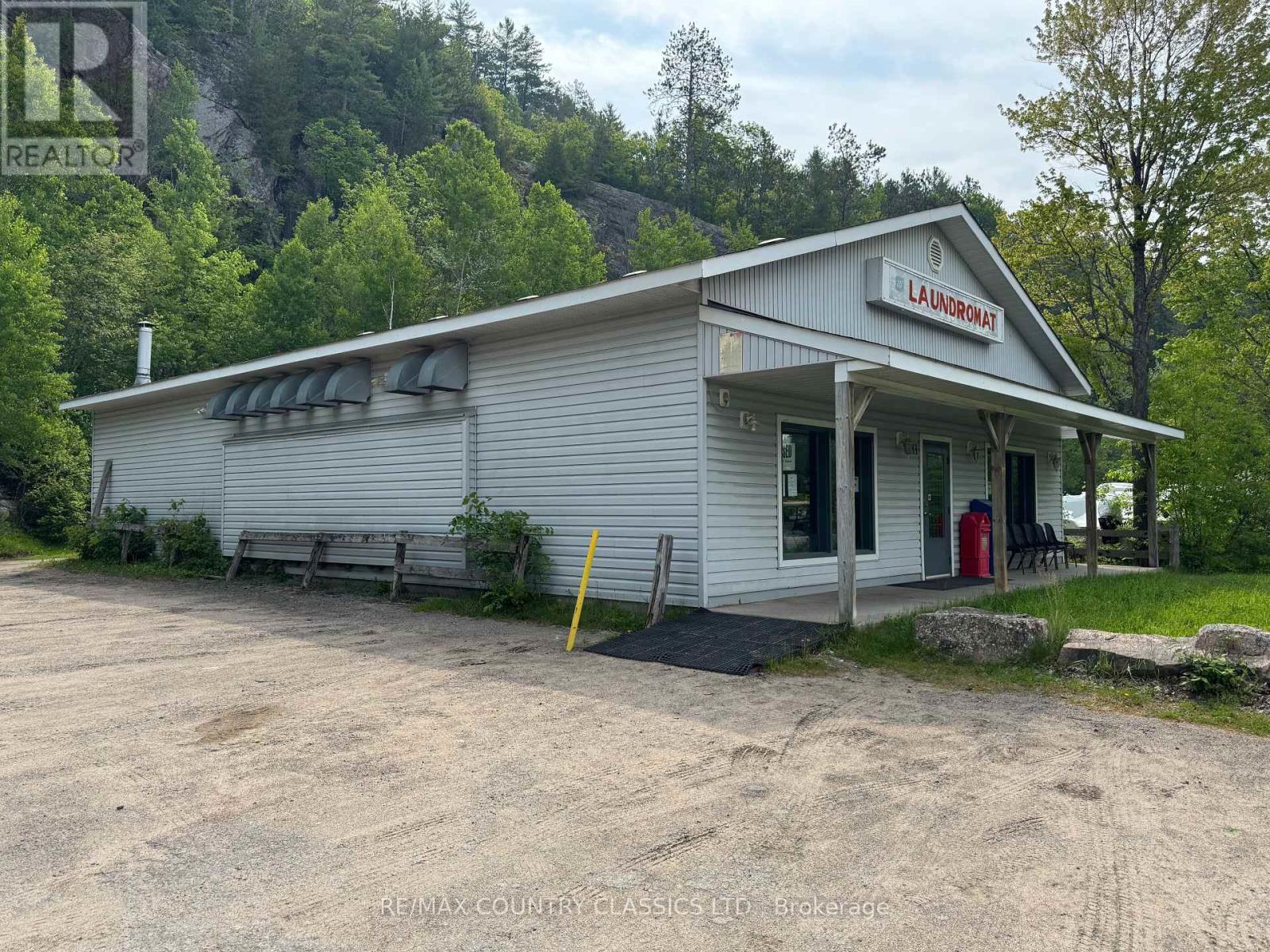 211 Hastings Street N, Bancroft (Bancroft Ward), Ontario  K0L 1C0 - Photo 8 - X12408707