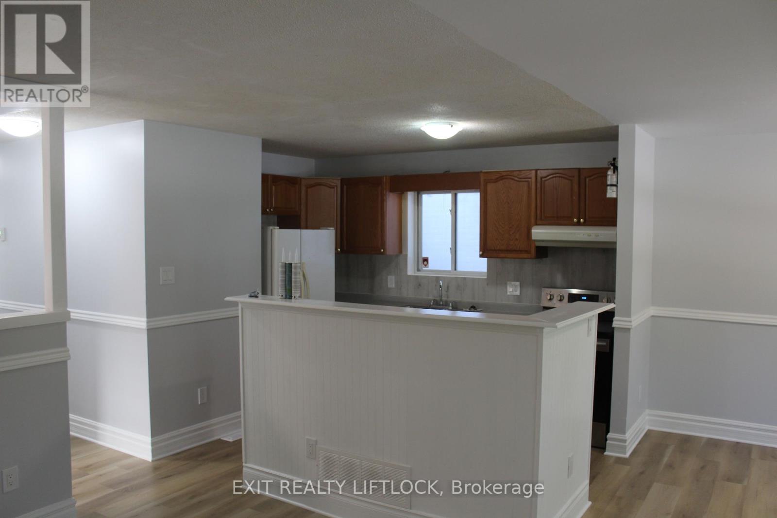 166 Stewart Street, Peterborough (Town Ward 3), Ontario  K9J 3M5 - Photo 2 - X12408920