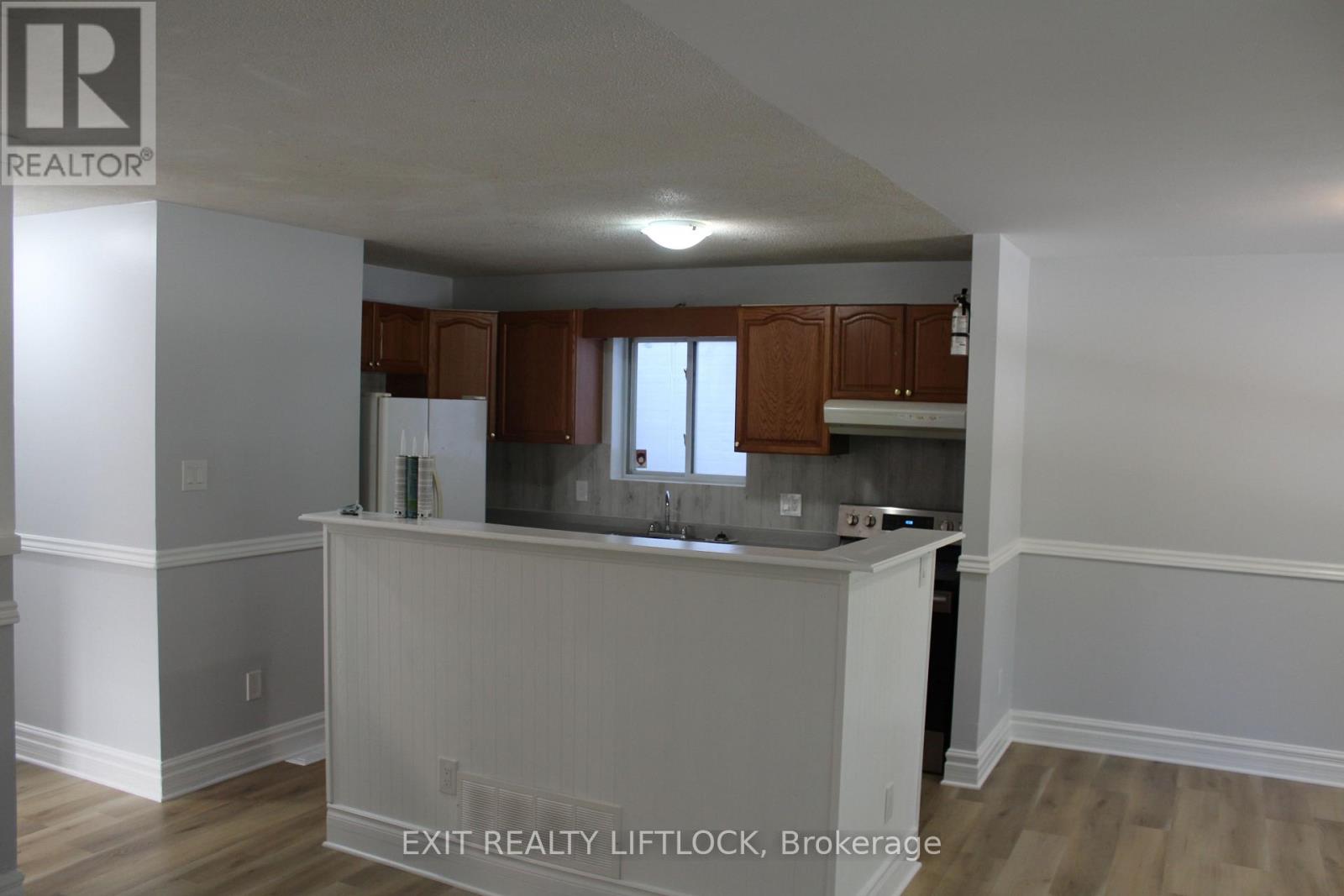 166 Stewart Street, Peterborough (Town Ward 3), Ontario  K9J 3M5 - Photo 3 - X12408920