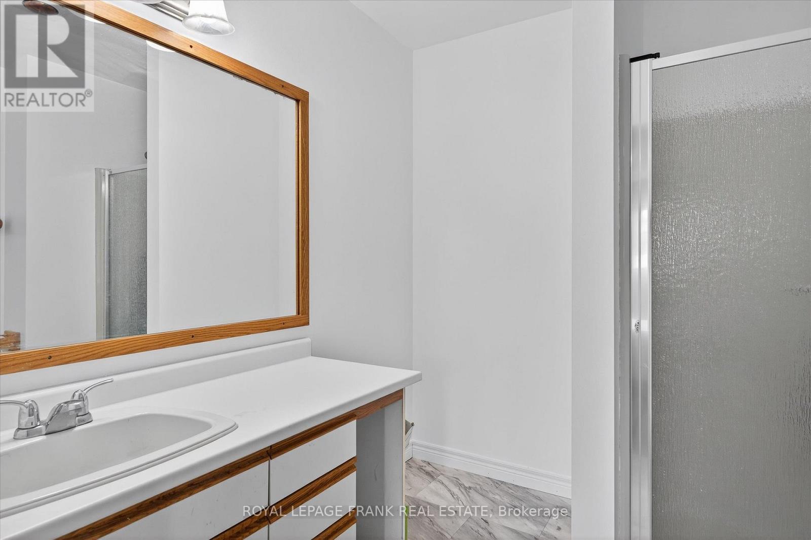 549 Bissview Avenue, Selwyn, Ontario  K9J 6X4 - Photo 25 - X12409035