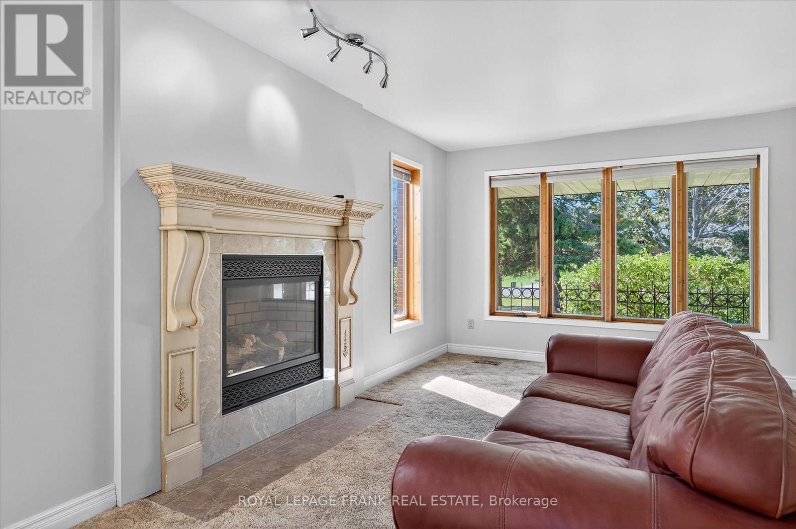 549 Bissview Avenue, Selwyn, Ontario  K9J 6X4 - Photo 5 - X12409035