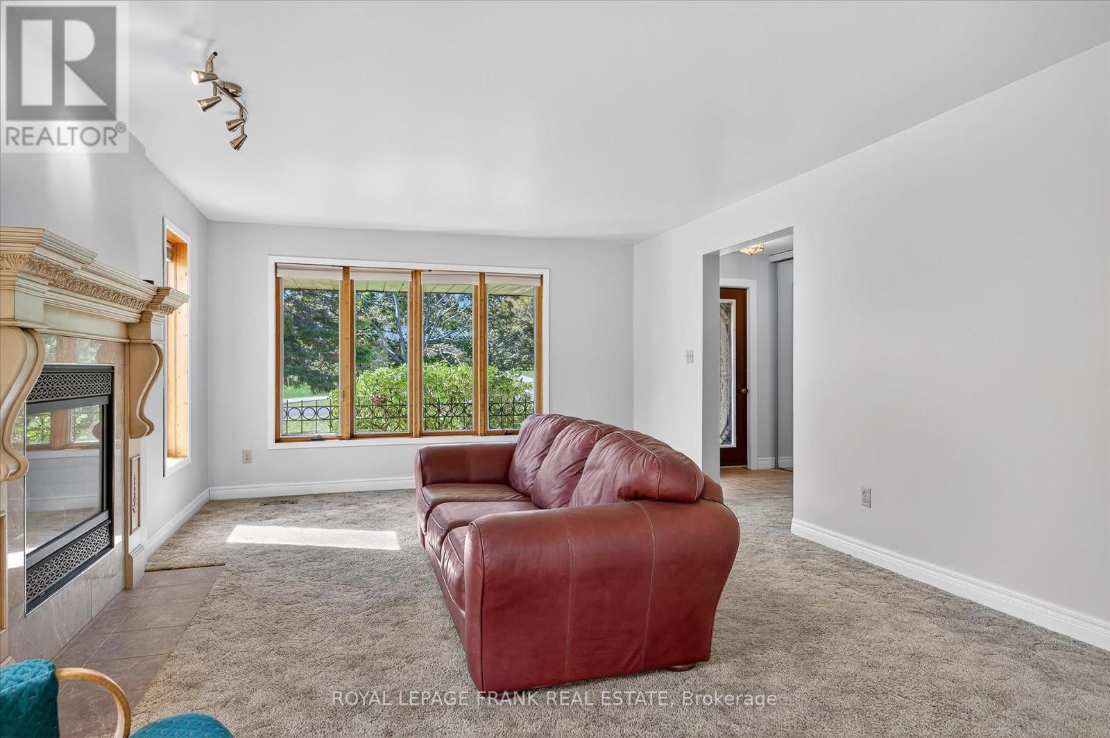 549 Bissview Avenue, Selwyn, Ontario  K9J 6X4 - Photo 6 - X12409035