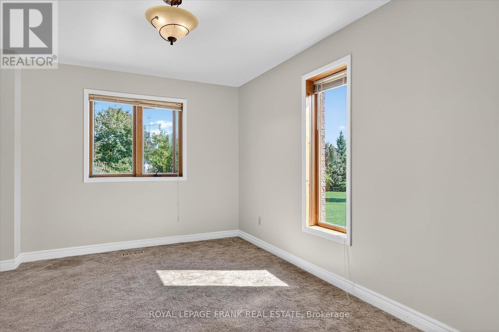 549 Bissview Avenue, Selwyn, Ontario  K9J 6X4 - Photo 8 - X12409035