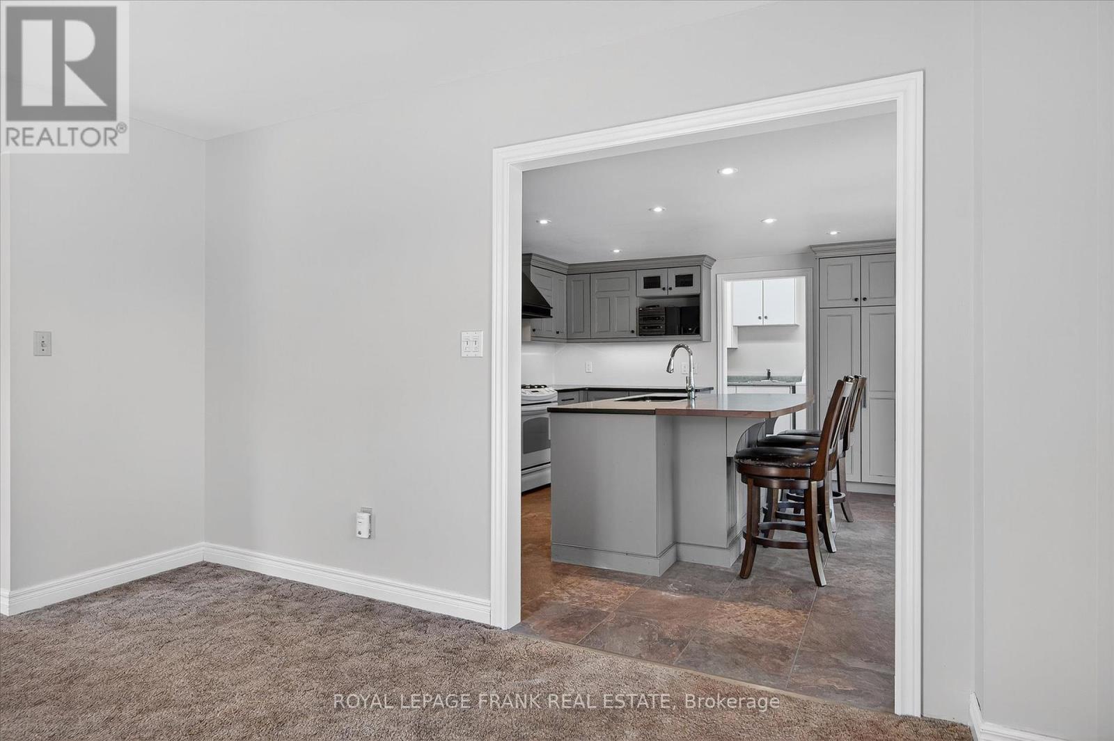 549 Bissview Avenue, Selwyn, Ontario  K9J 6X4 - Photo 9 - X12409035