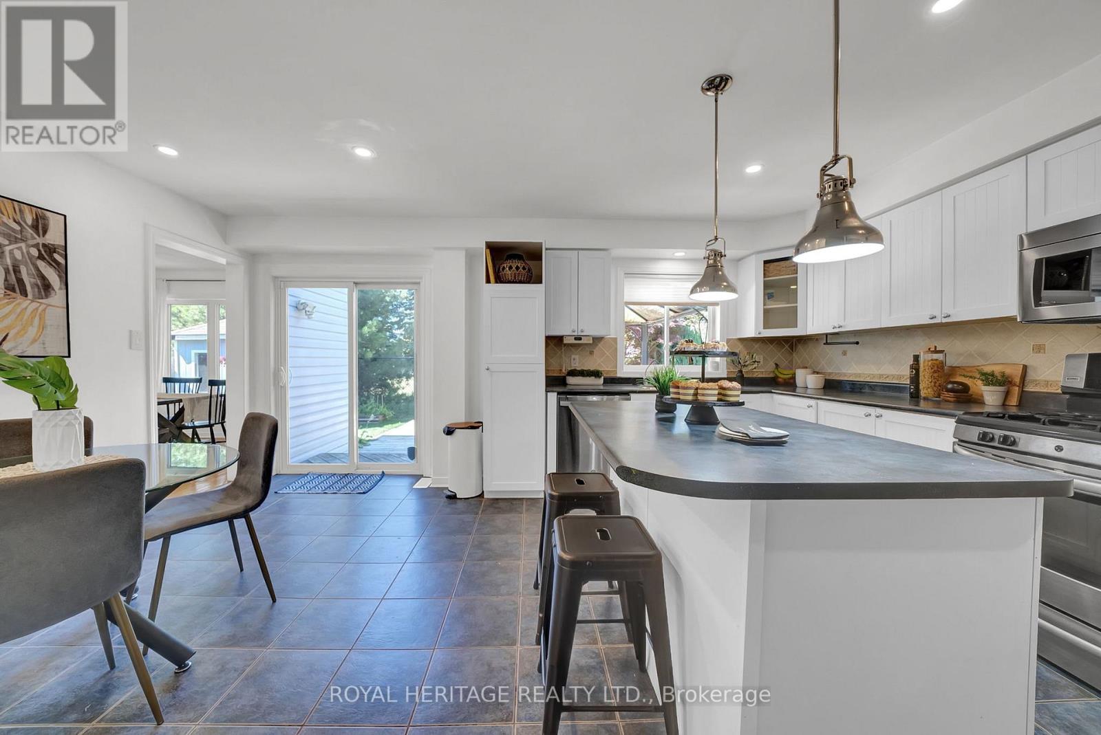 74 Stillwell Lane, Clarington (Newcastle), Ontario  L1B 1R4 - Photo 13 - E12409231
