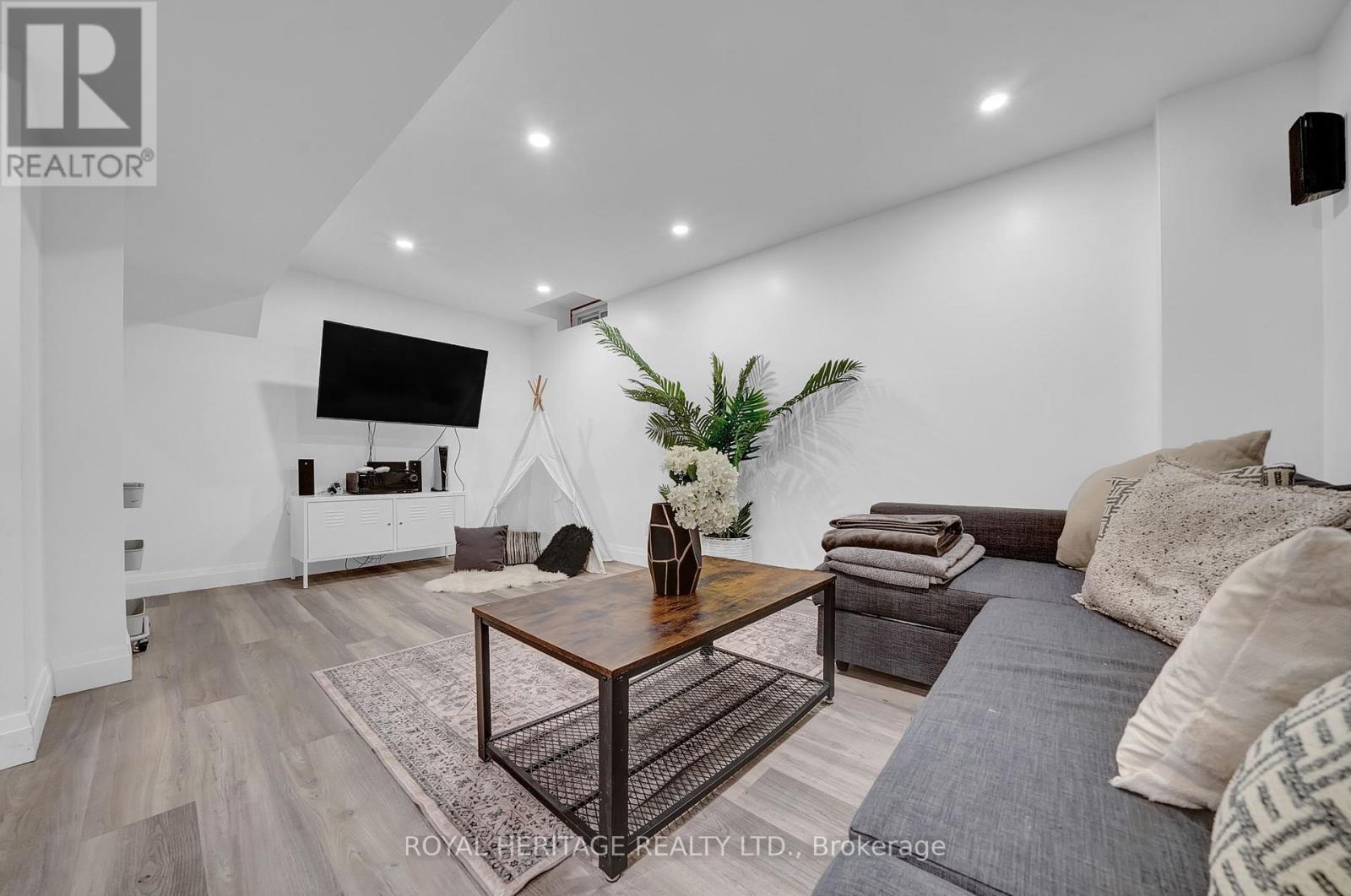 74 Stillwell Lane, Clarington (Newcastle), Ontario  L1B 1R4 - Photo 32 - E12409231