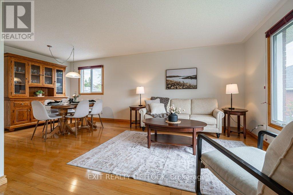 38 Clearview Court, Peterborough (Monaghan Ward 2), Ontario  K9K 2A3 - Photo 11 - X12409192