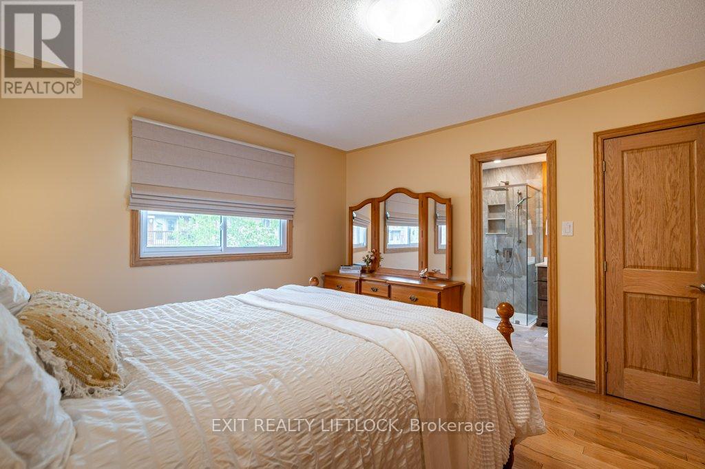 38 Clearview Court, Peterborough (Monaghan Ward 2), Ontario  K9K 2A3 - Photo 20 - X12409192
