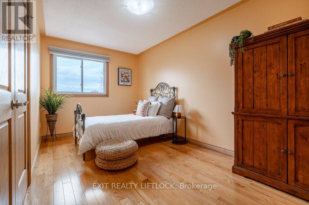 38 Clearview Court, Peterborough (Monaghan Ward 2), Ontario  K9K 2A3 - Photo 24 - X12409192