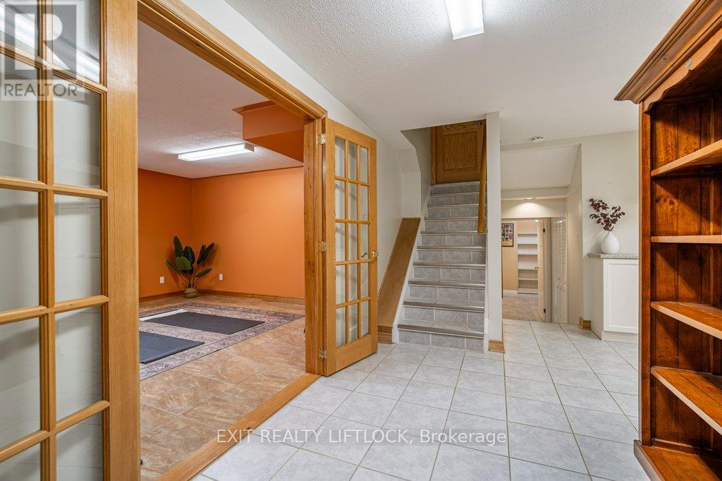38 Clearview Court, Peterborough (Monaghan Ward 2), Ontario  K9K 2A3 - Photo 25 - X12409192