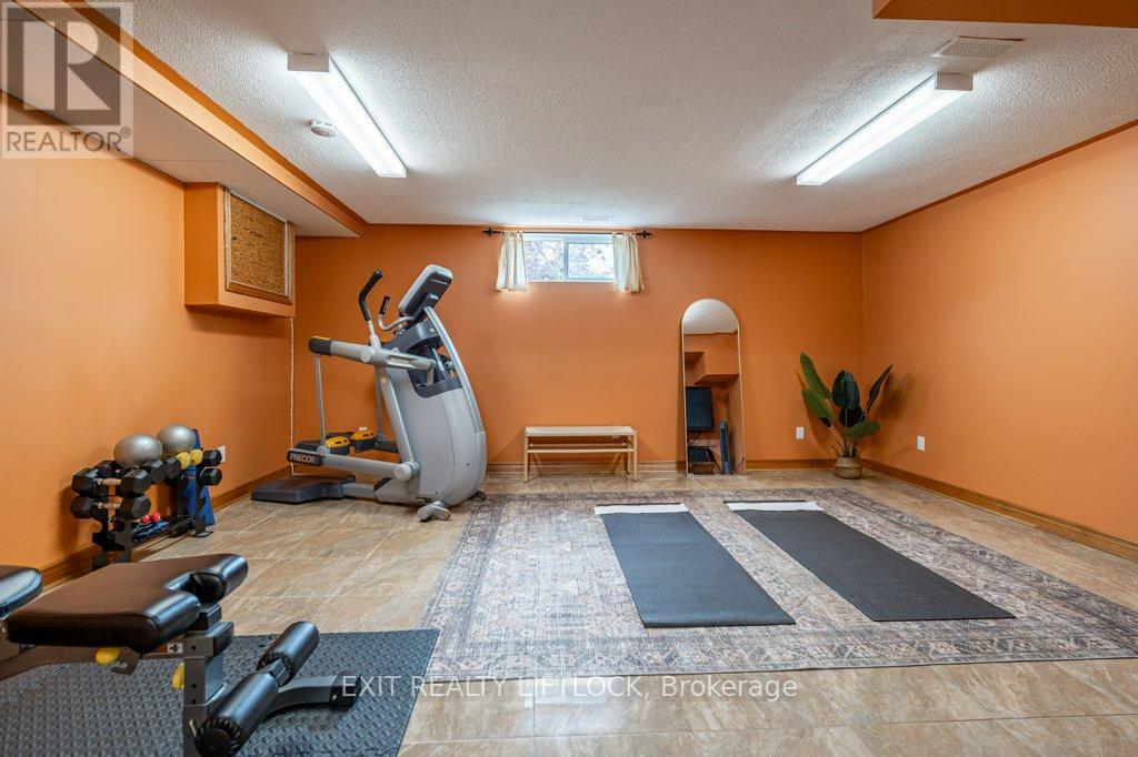 38 Clearview Court, Peterborough (Monaghan Ward 2), Ontario  K9K 2A3 - Photo 26 - X12409192