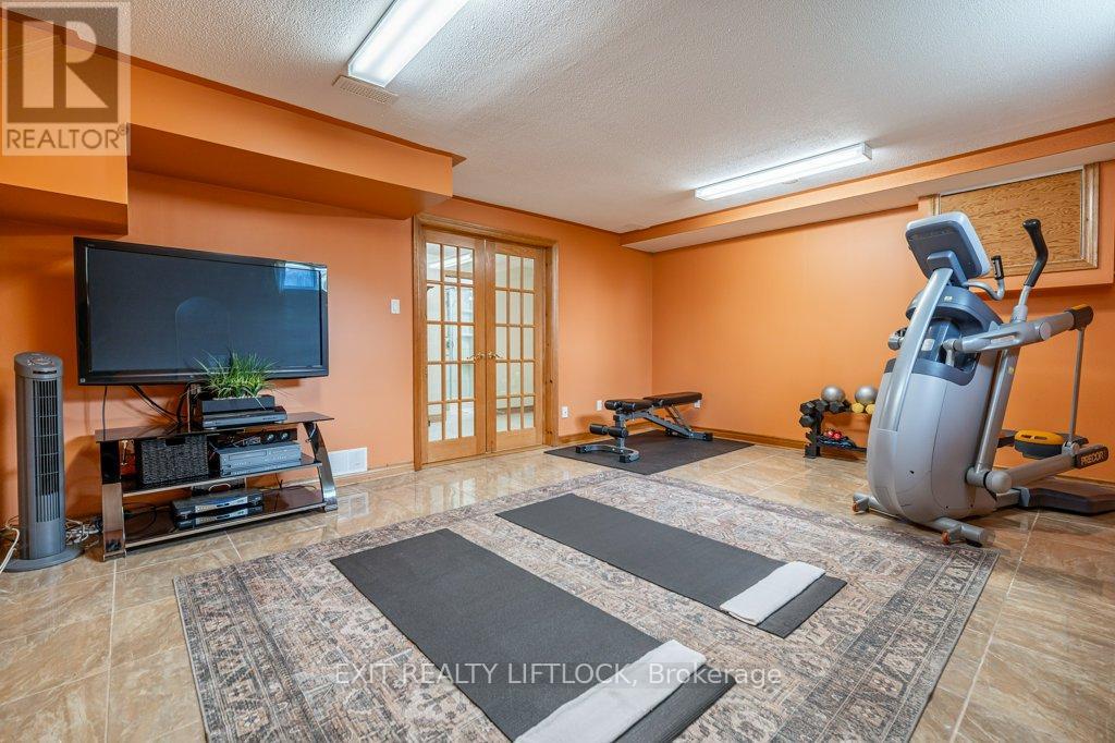 38 Clearview Court, Peterborough (Monaghan Ward 2), Ontario  K9K 2A3 - Photo 27 - X12409192
