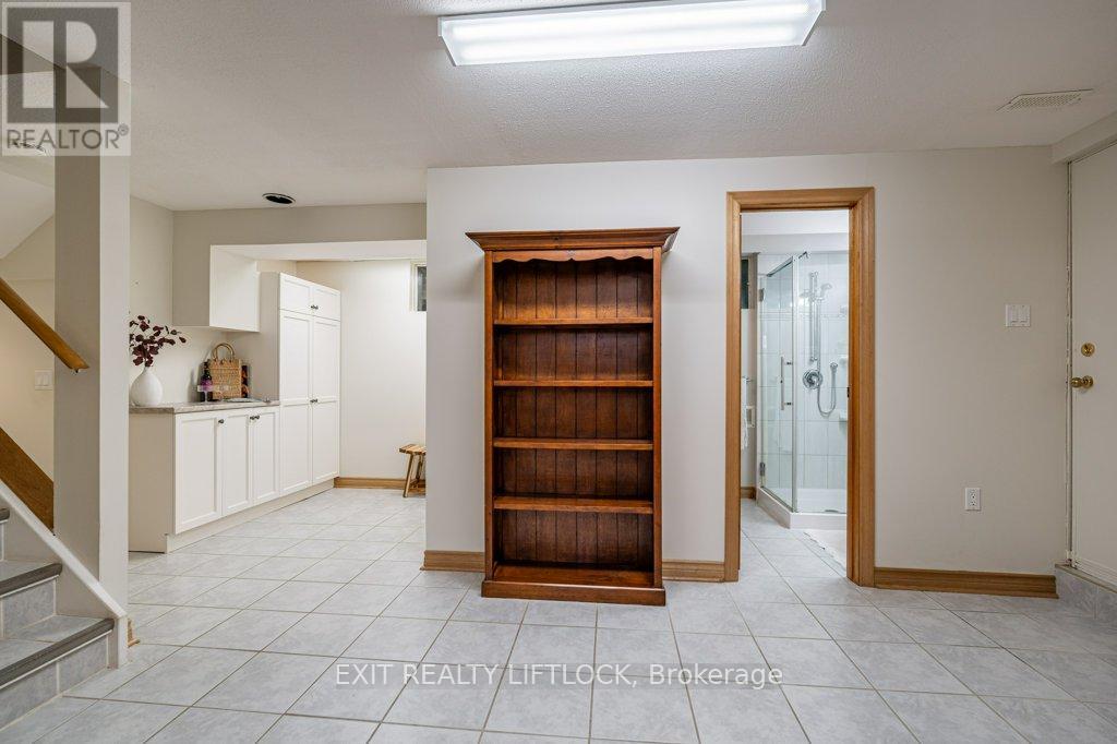 38 Clearview Court, Peterborough (Monaghan Ward 2), Ontario  K9K 2A3 - Photo 30 - X12409192