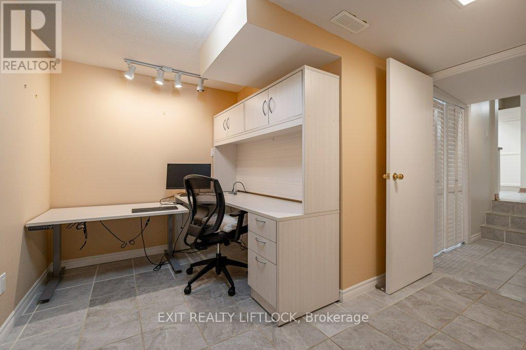38 Clearview Court, Peterborough (Monaghan Ward 2), Ontario  K9K 2A3 - Photo 31 - X12409192