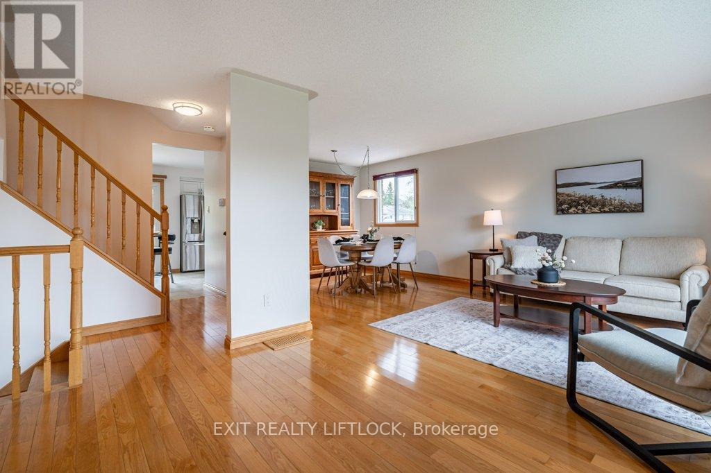 38 Clearview Court, Peterborough (Monaghan Ward 2), Ontario  K9K 2A3 - Photo 7 - X12409192