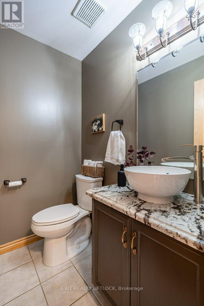 38 Clearview Court, Peterborough (Monaghan Ward 2), Ontario  K9K 2A3 - Photo 8 - X12409192