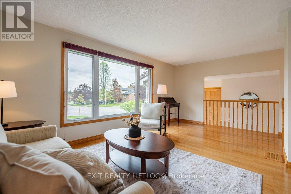 38 Clearview Court, Peterborough (Monaghan Ward 2), Ontario  K9K 2A3 - Photo 9 - X12409192