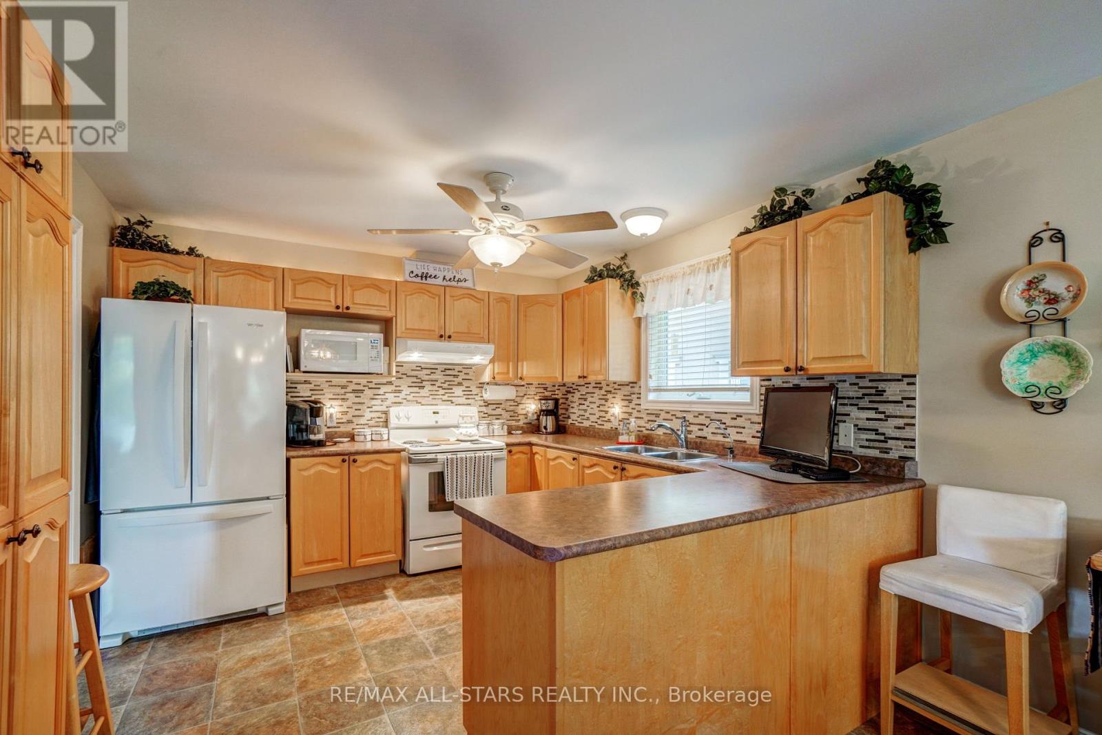45 Lori Boulevard, Kawartha Lakes (Lindsay), Ontario  K9V 6B6 - Photo 12 - X12409390