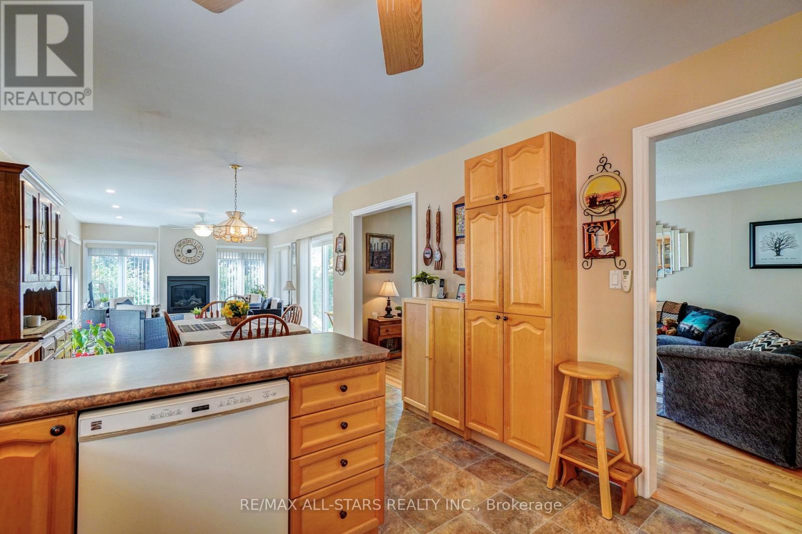 45 Lori Boulevard, Kawartha Lakes (Lindsay), Ontario  K9V 6B6 - Photo 13 - X12409390