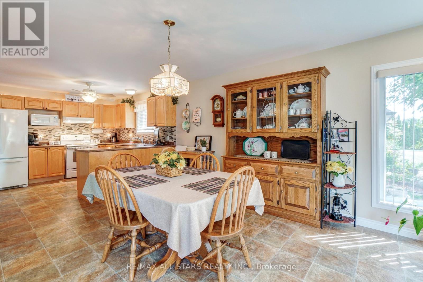 45 Lori Boulevard, Kawartha Lakes (Lindsay), Ontario  K9V 6B6 - Photo 14 - X12409390