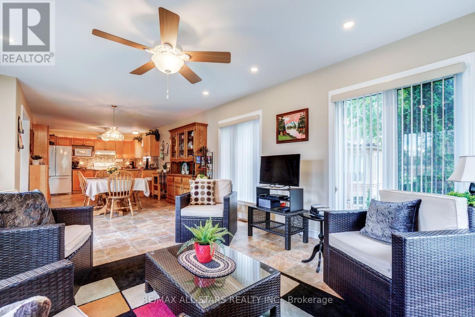 45 Lori Boulevard, Kawartha Lakes (Lindsay), Ontario  K9V 6B6 - Photo 16 - X12409390
