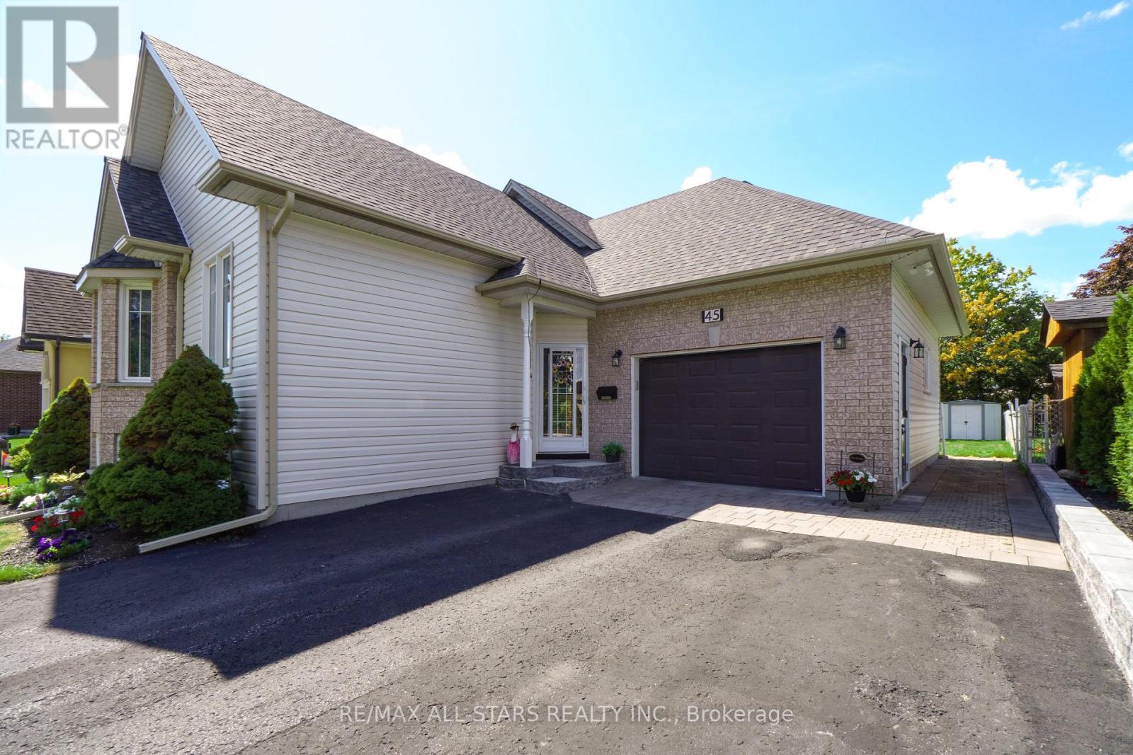 45 Lori Boulevard, Kawartha Lakes (Lindsay), Ontario  K9V 6B6 - Photo 4 - X12409390
