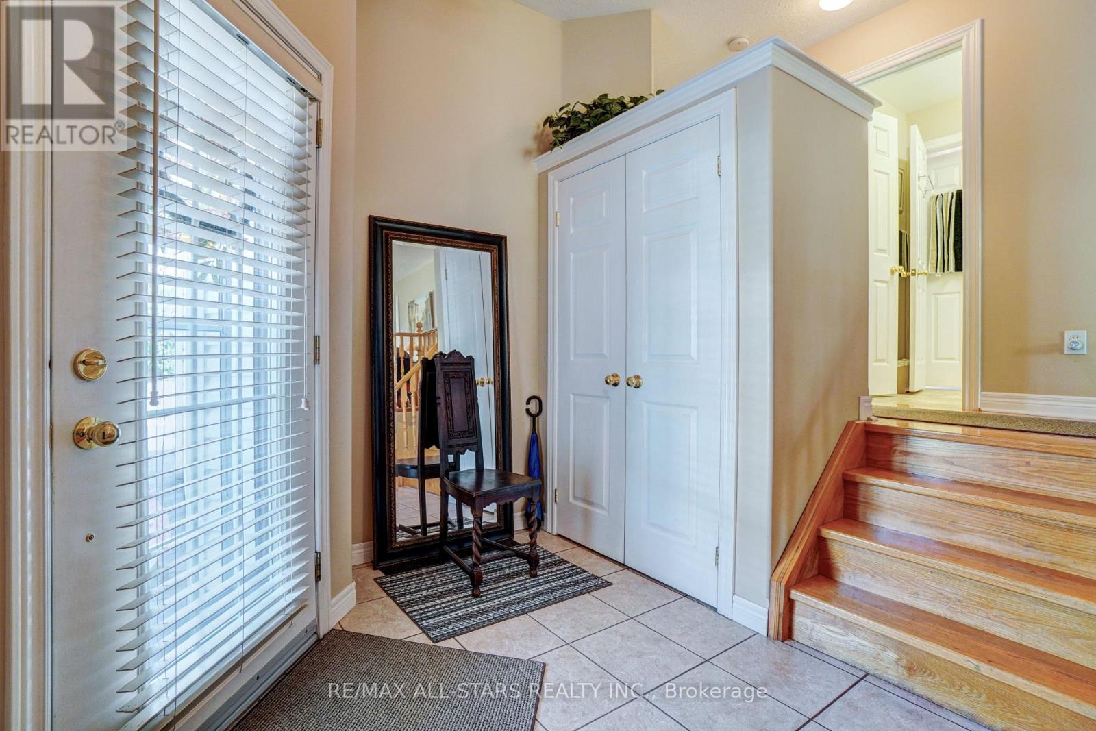 45 Lori Boulevard, Kawartha Lakes (Lindsay), Ontario  K9V 6B6 - Photo 6 - X12409390