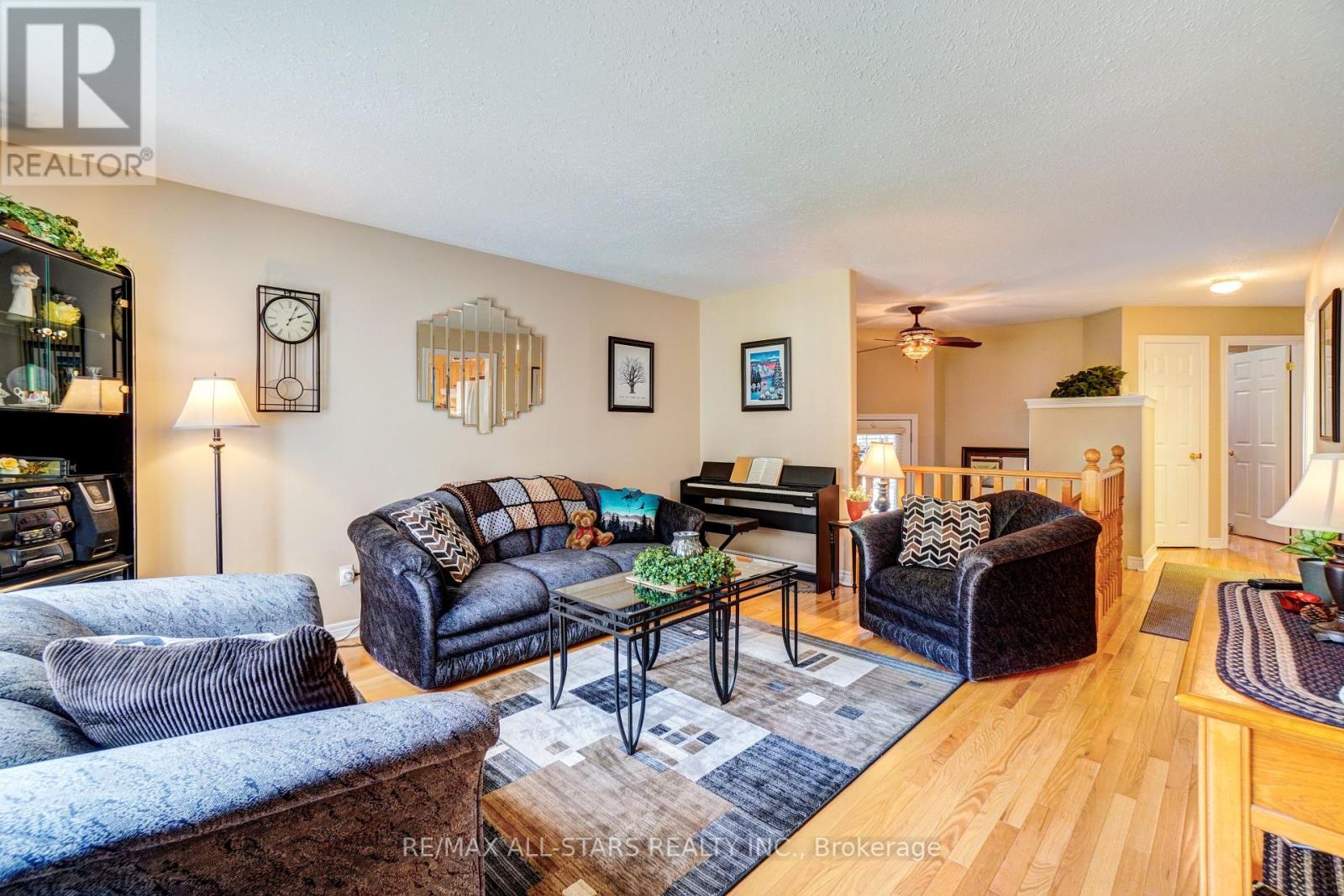 45 Lori Boulevard, Kawartha Lakes (Lindsay), Ontario  K9V 6B6 - Photo 8 - X12409390