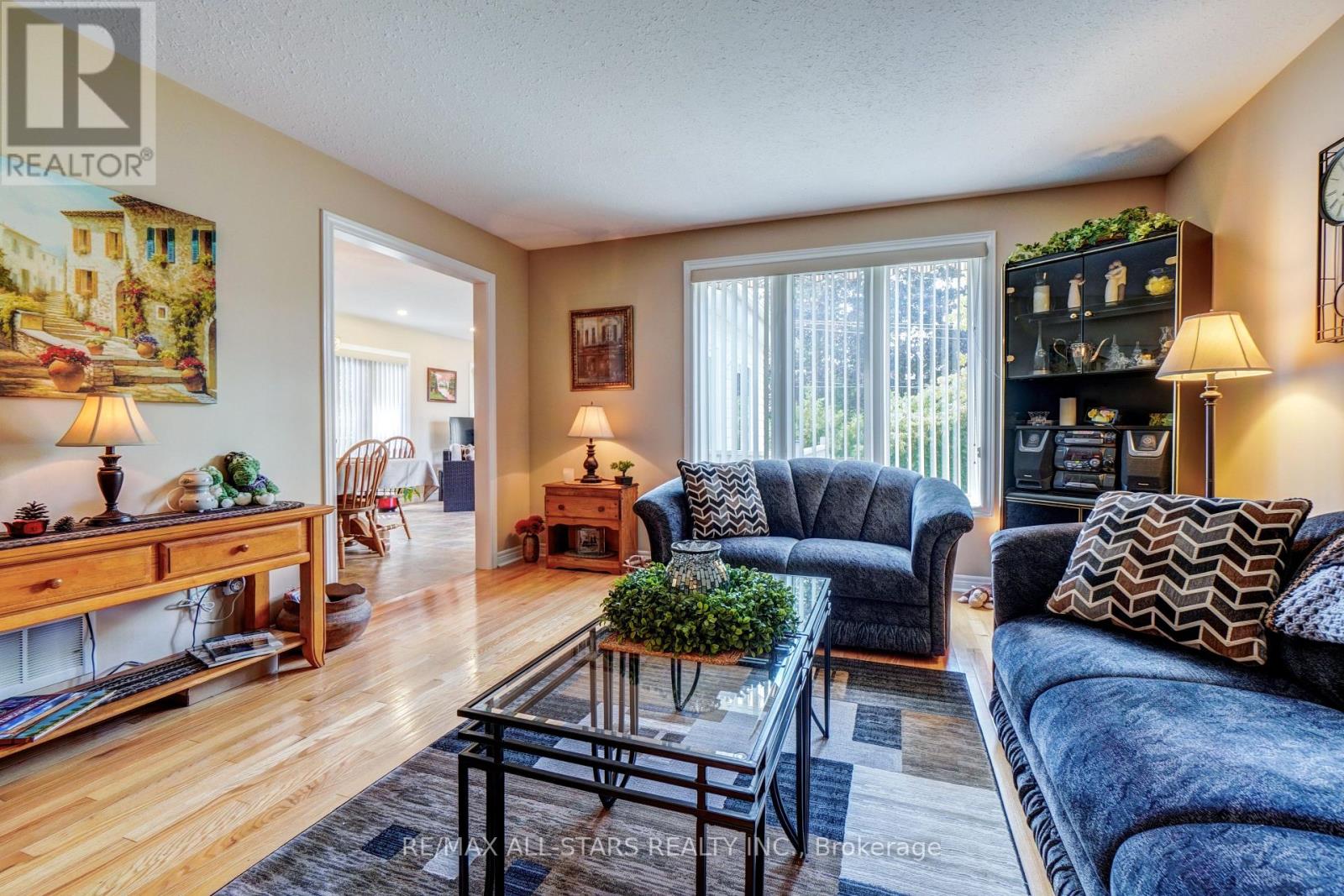 45 Lori Boulevard, Kawartha Lakes (Lindsay), Ontario  K9V 6B6 - Photo 9 - X12409390
