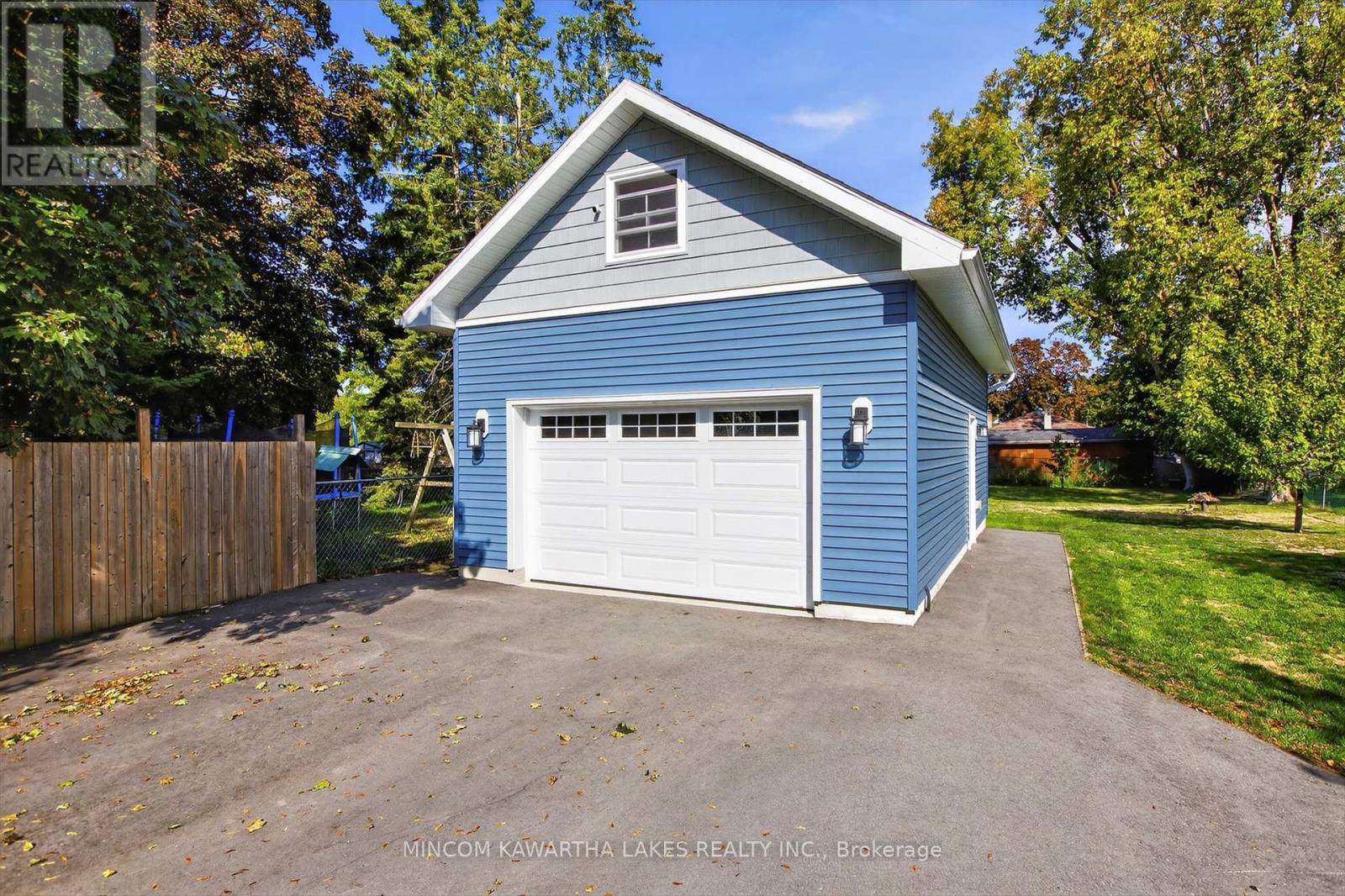 644 Lundys Lane, Peterborough (Otonabee Ward 1), Ontario  K9J 4J8 - Photo 29 - X12409585