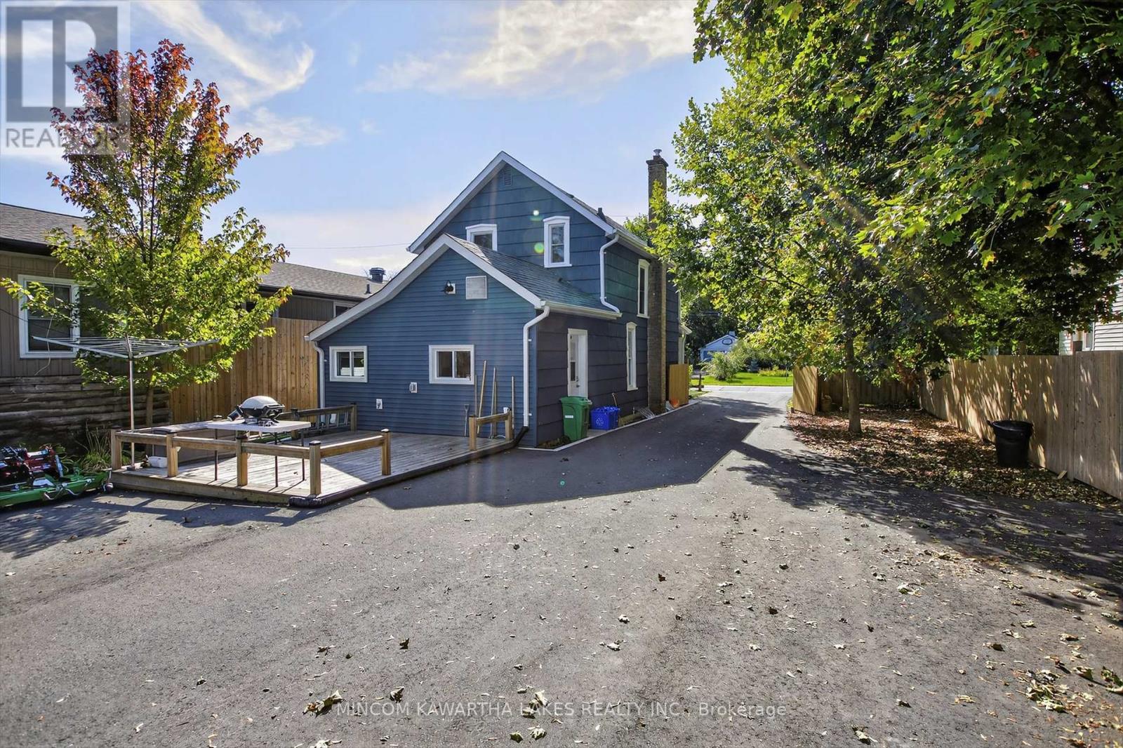 644 Lundys Lane, Peterborough (Otonabee Ward 1), Ontario  K9J 4J8 - Photo 38 - X12409585