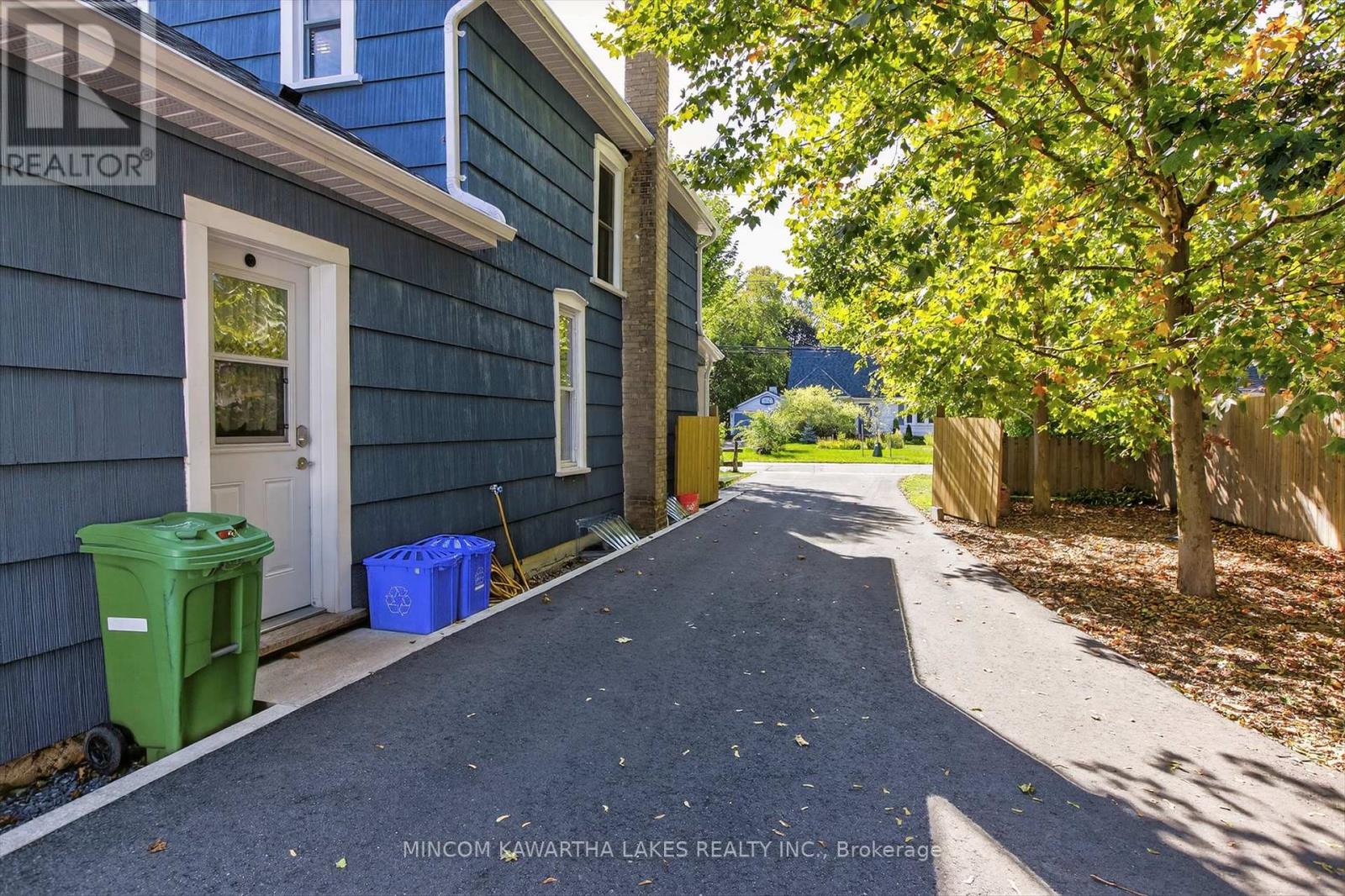 644 Lundys Lane, Peterborough (Otonabee Ward 1), Ontario  K9J 4J8 - Photo 45 - X12409585