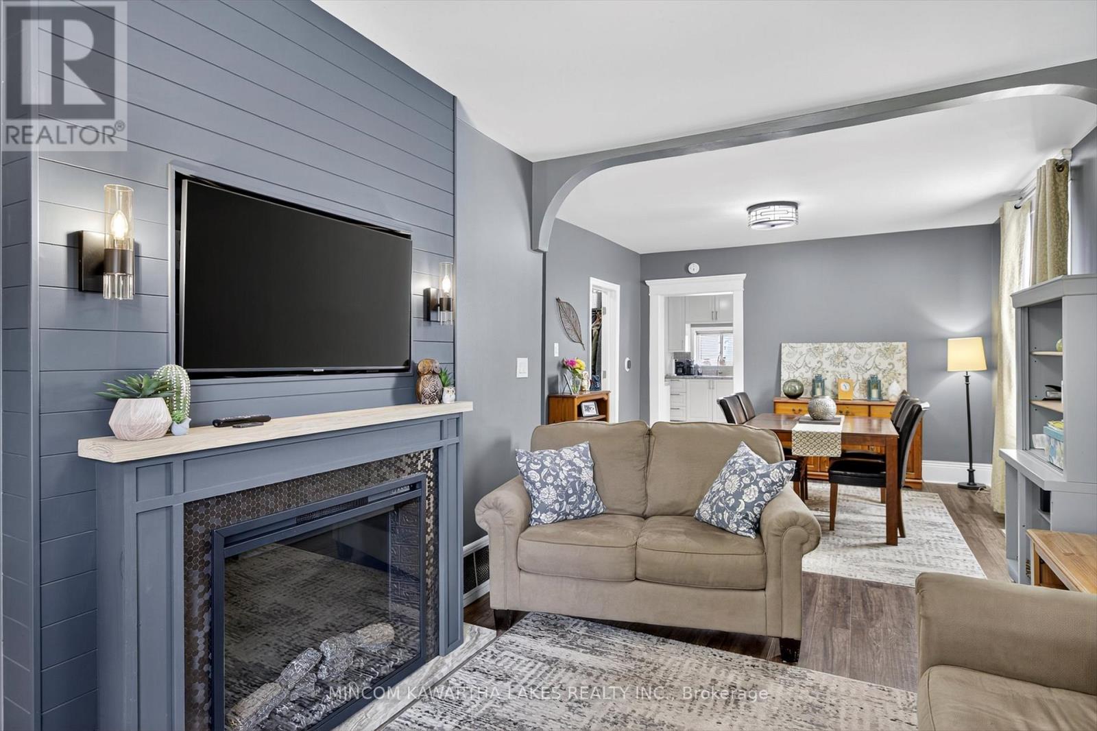 644 Lundys Lane, Peterborough (Otonabee Ward 1), Ontario  K9J 4J8 - Photo 5 - X12409585