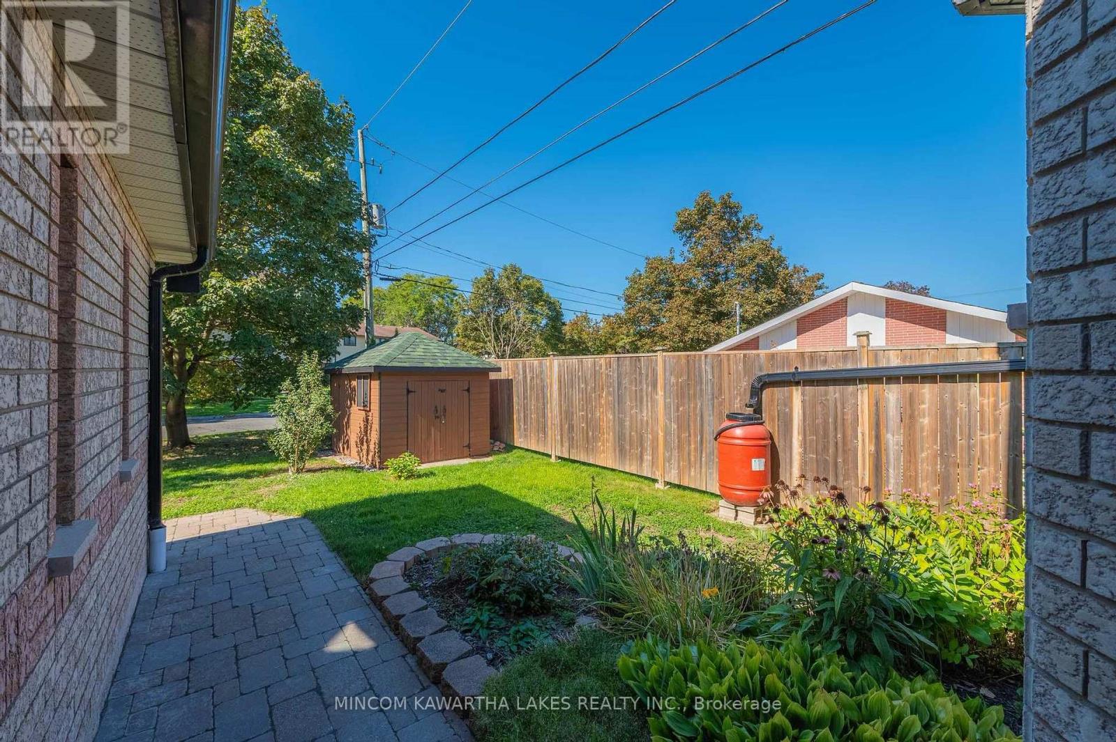 850 Hemlock Street, Peterborough (Northcrest Ward 5), Ontario  K9H 7P2 - Photo 3 - X12409772