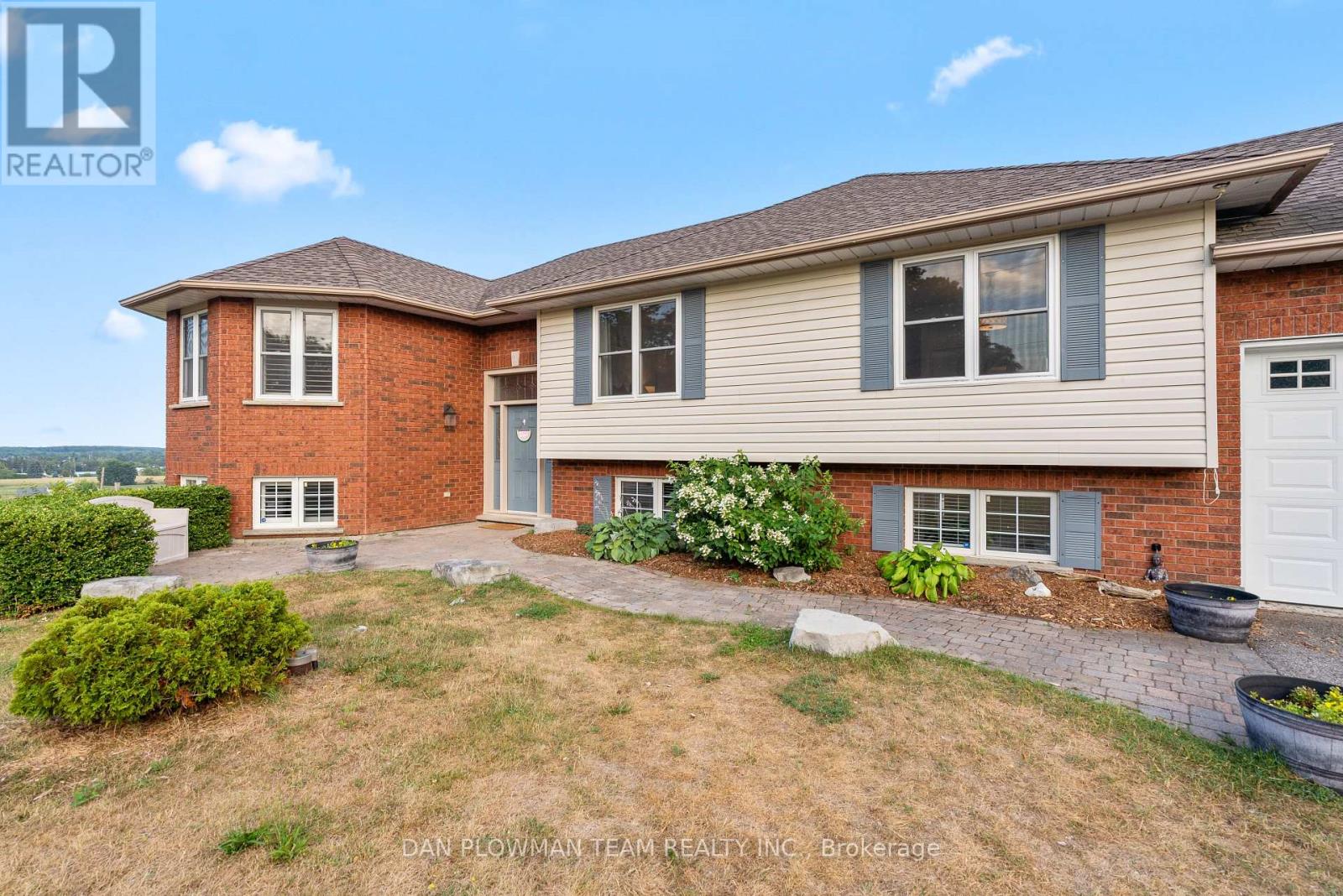 478 Telecom Road, Kawartha Lakes (Manvers), Ontario  L0A 1K0 - Photo 3 - X12409654