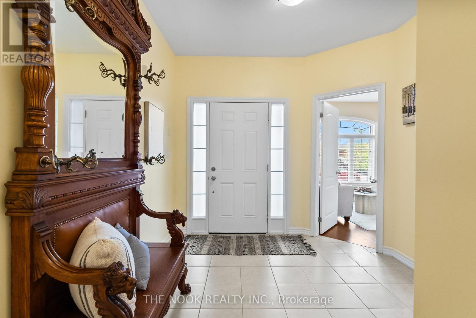 145 Springdale Drive, Kawartha Lakes (Lindsay), Ontario  K9V 0N1 - Photo 4 - X12409906