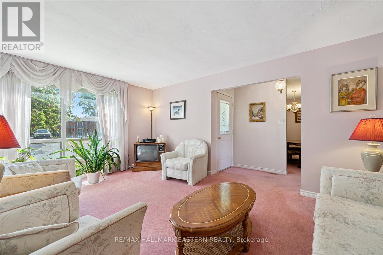 33 Springbrook Drive, Peterborough (Monaghan Ward 2), Ontario  K9J 1L3 - Photo 10 - X12410518