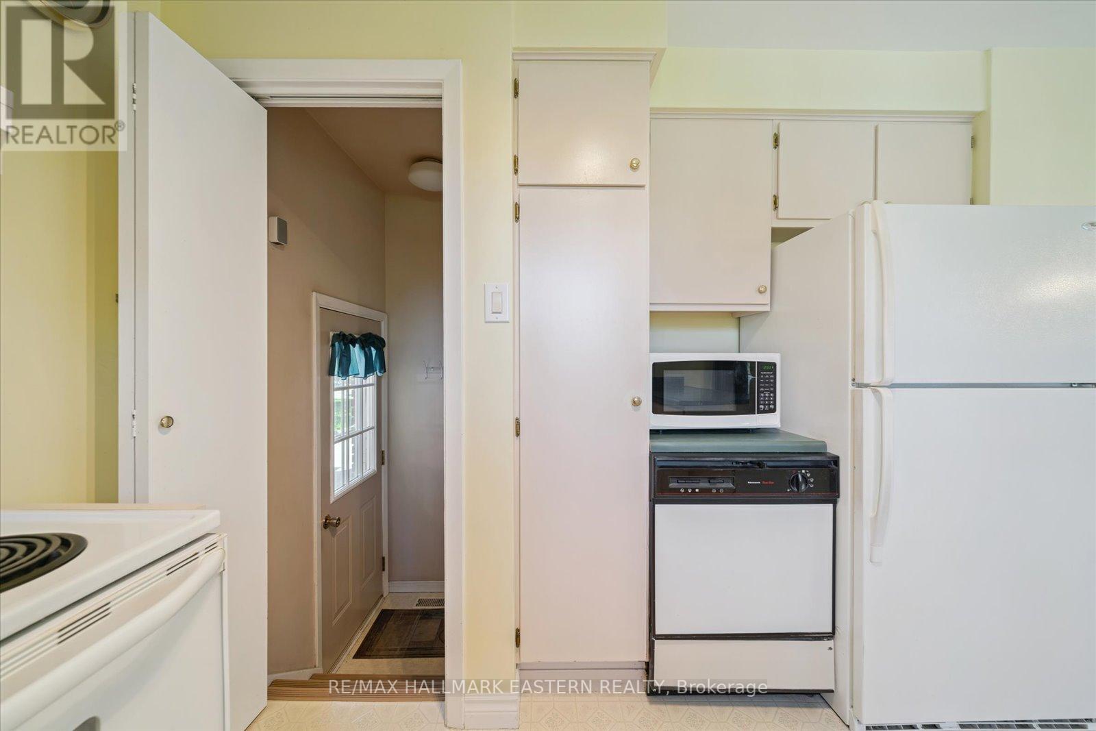33 Springbrook Drive, Peterborough (Monaghan Ward 2), Ontario  K9J 1L3 - Photo 22 - X12410518
