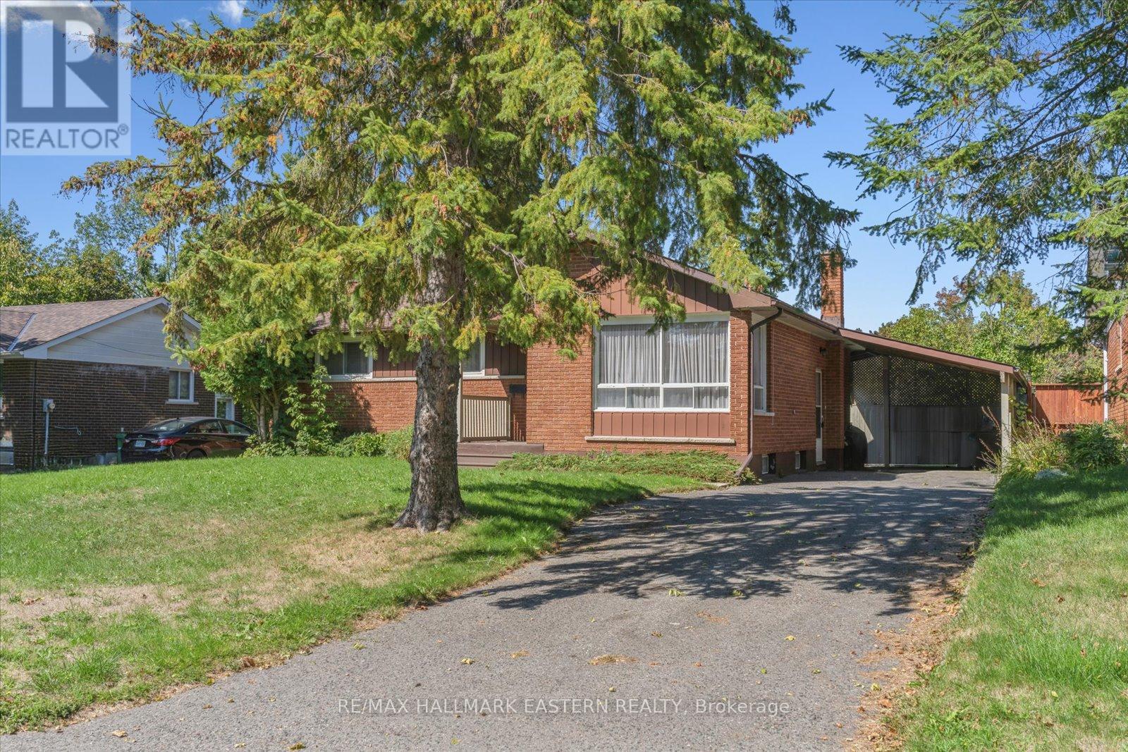 33 Springbrook Drive, Peterborough (Monaghan Ward 2), Ontario  K9J 1L3 - Photo 3 - X12410518