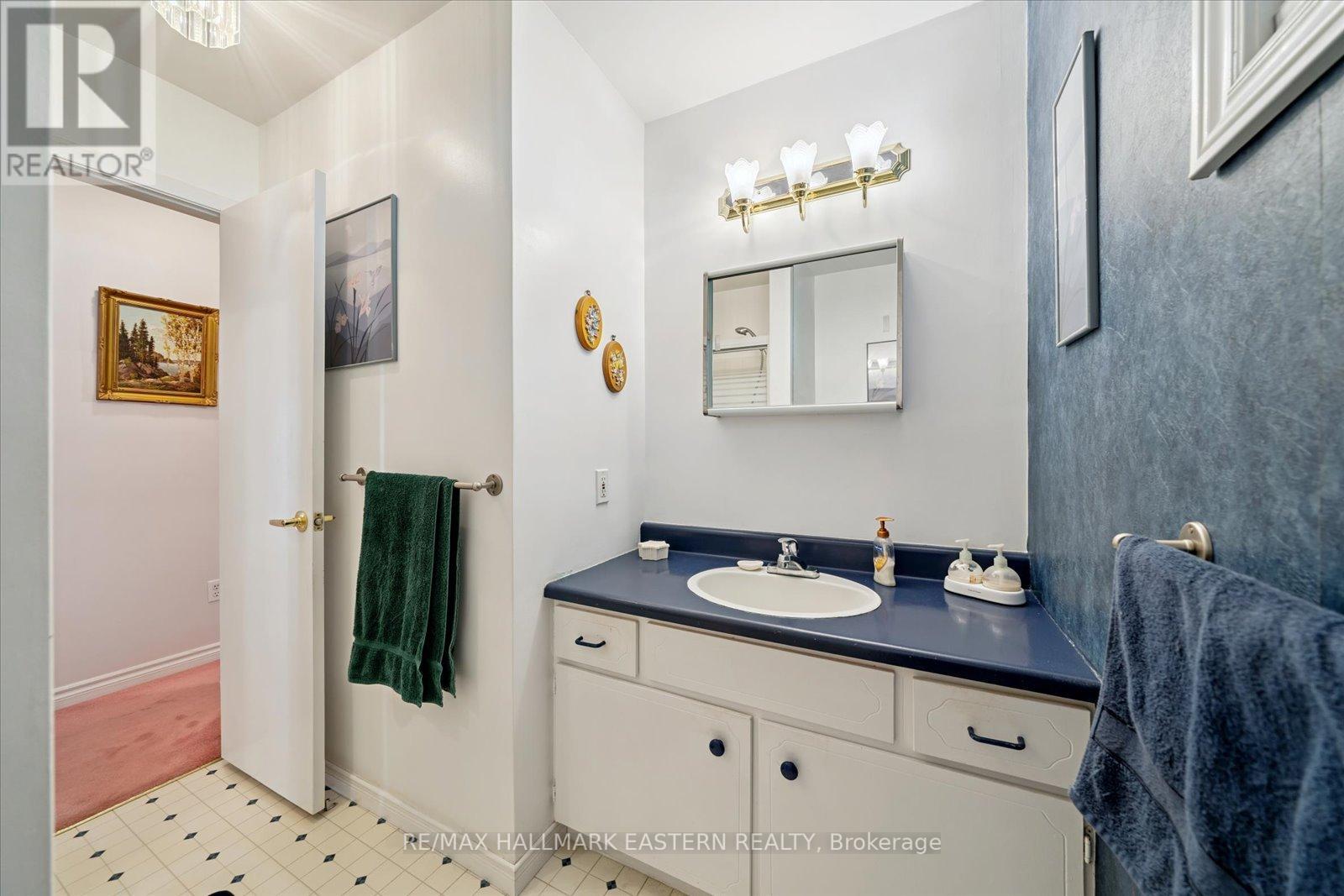 33 Springbrook Drive, Peterborough (Monaghan Ward 2), Ontario  K9J 1L3 - Photo 32 - X12410518