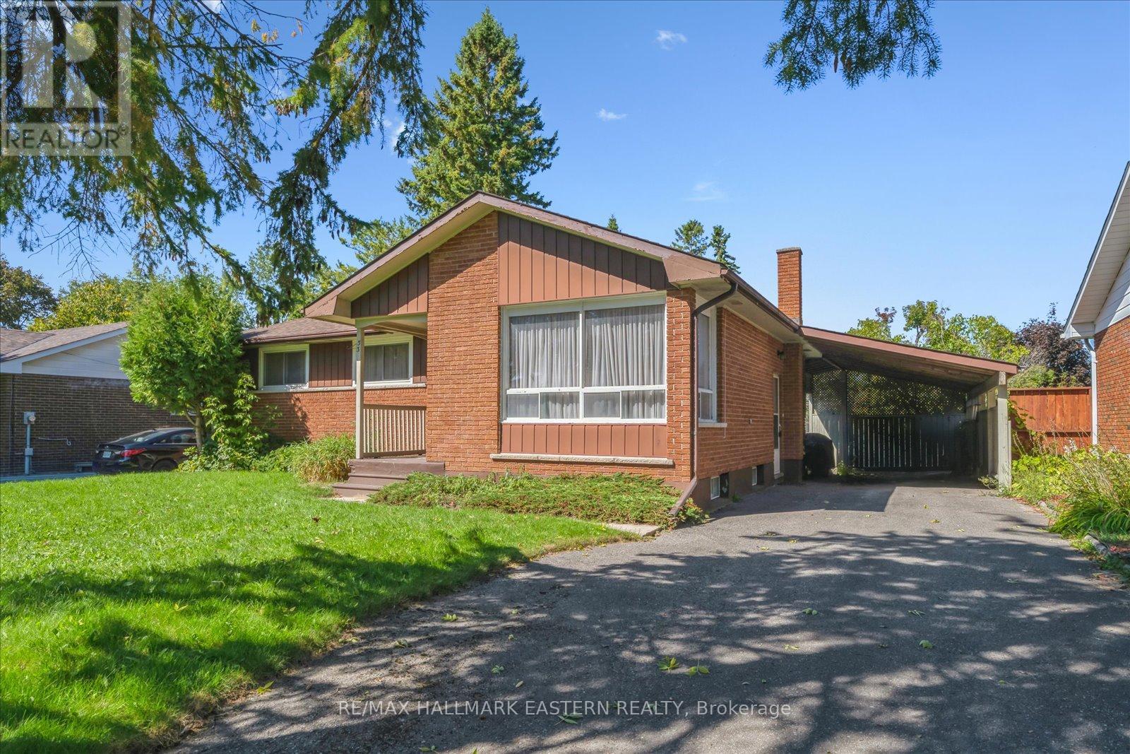 33 Springbrook Drive, Peterborough (Monaghan Ward 2), Ontario  K9J 1L3 - Photo 4 - X12410518