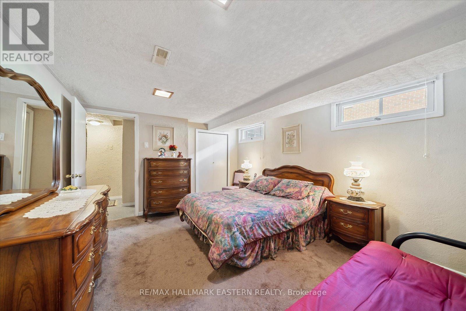 33 Springbrook Drive, Peterborough (Monaghan Ward 2), Ontario  K9J 1L3 - Photo 40 - X12410518