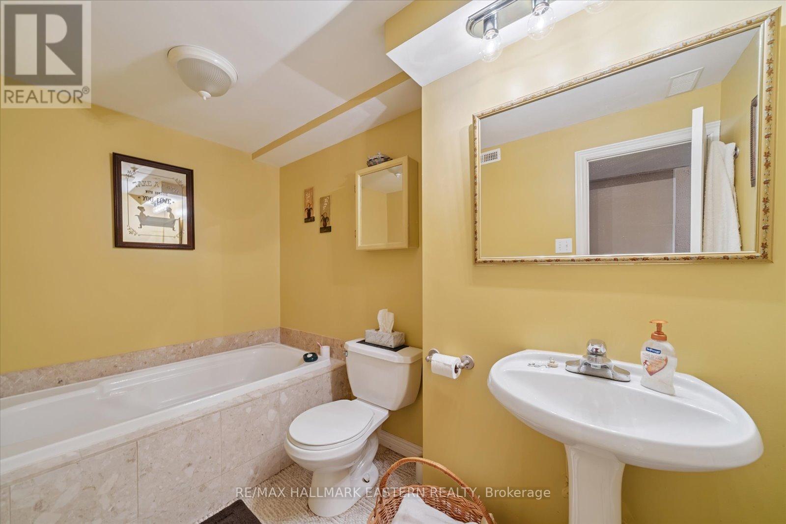 33 Springbrook Drive, Peterborough (Monaghan Ward 2), Ontario  K9J 1L3 - Photo 41 - X12410518
