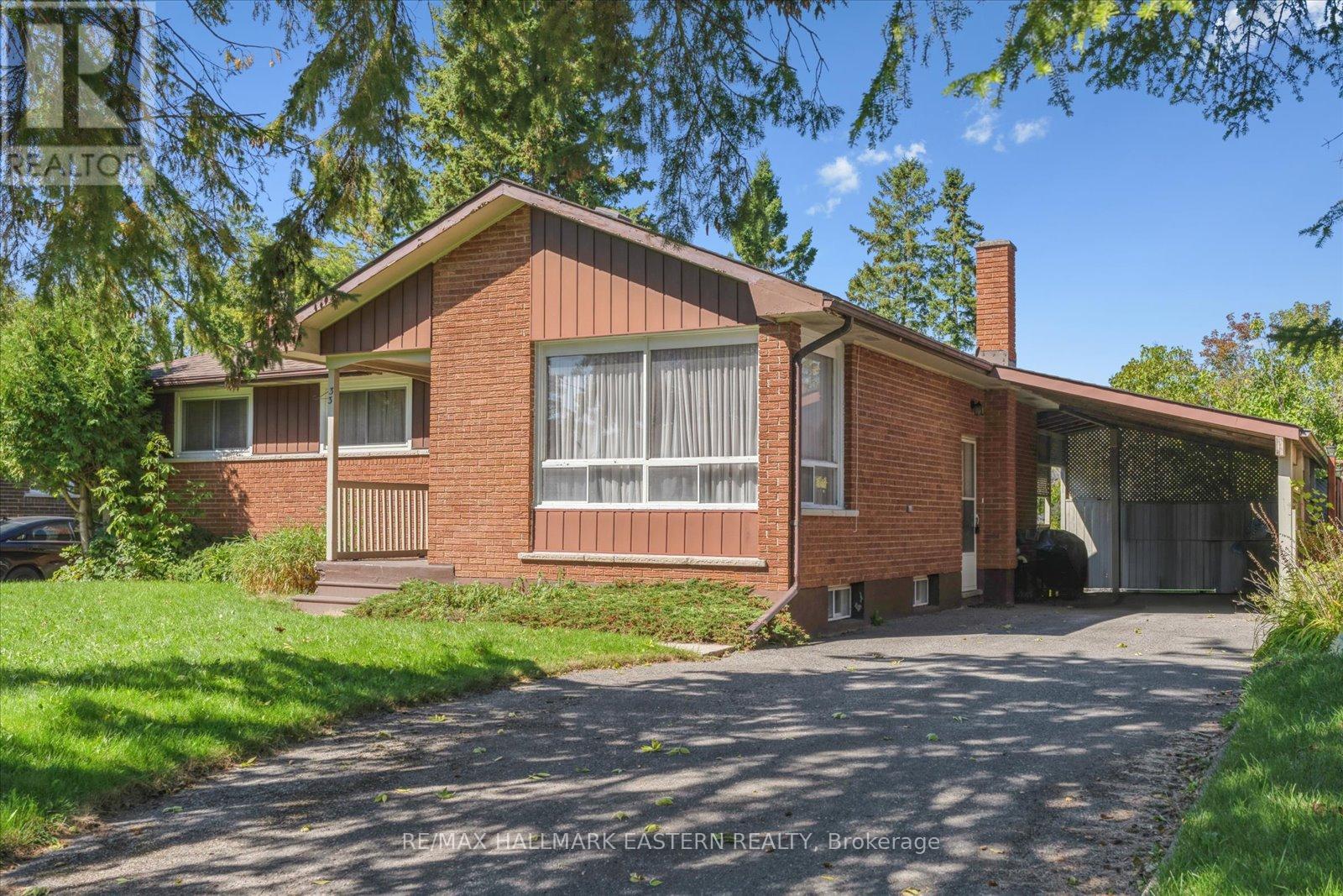 33 Springbrook Drive, Peterborough (Monaghan Ward 2), Ontario  K9J 1L3 - Photo 5 - X12410518